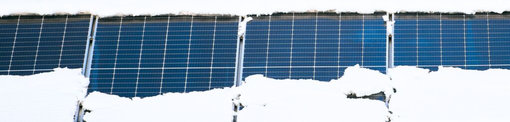 Sneg na solarnih panelih: zakaj je snegolov odlična rešitev za sončne elektrarne
